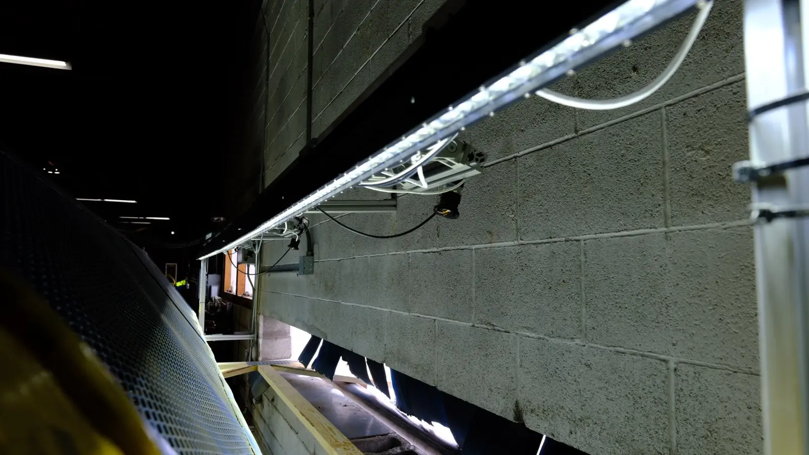 Shelfmark AI inspection on a truss line